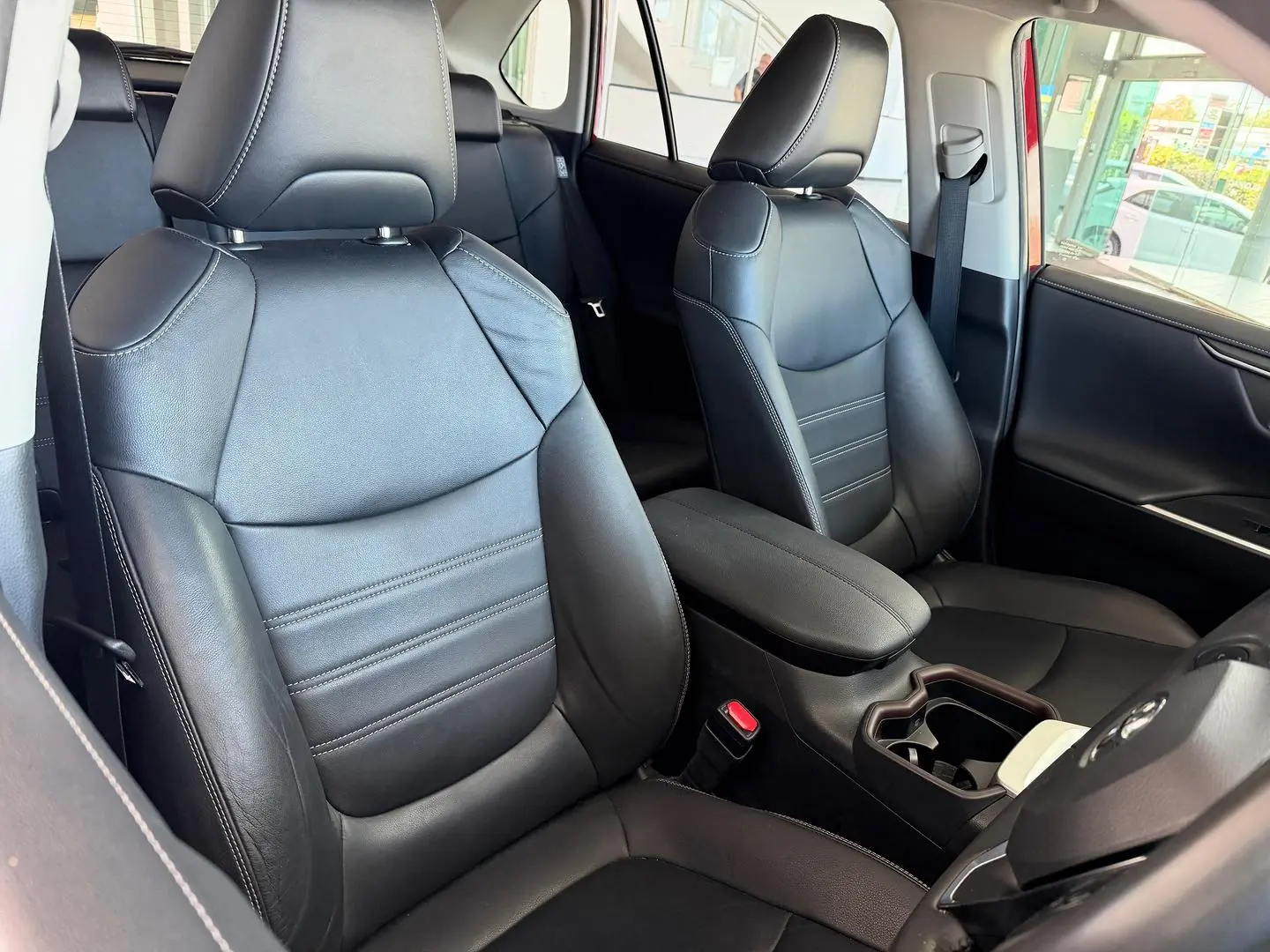 2019 Toyota RAV4 Gallery Image 5