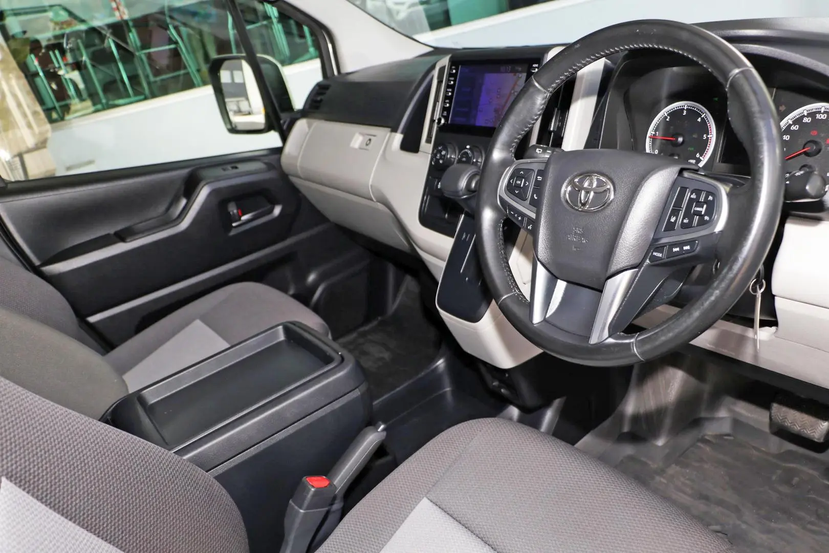 2022 Toyota Hiace Gallery Image 6