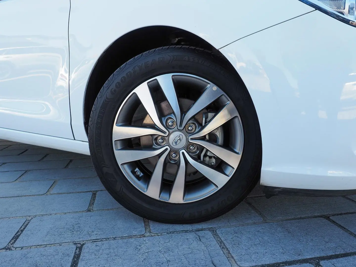 2018 Hyundai i30 Gallery Image 2