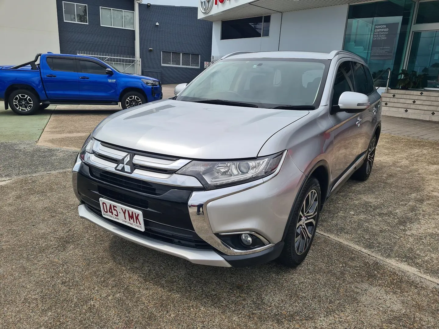 2017 Mitsubishi Outlander Image 1