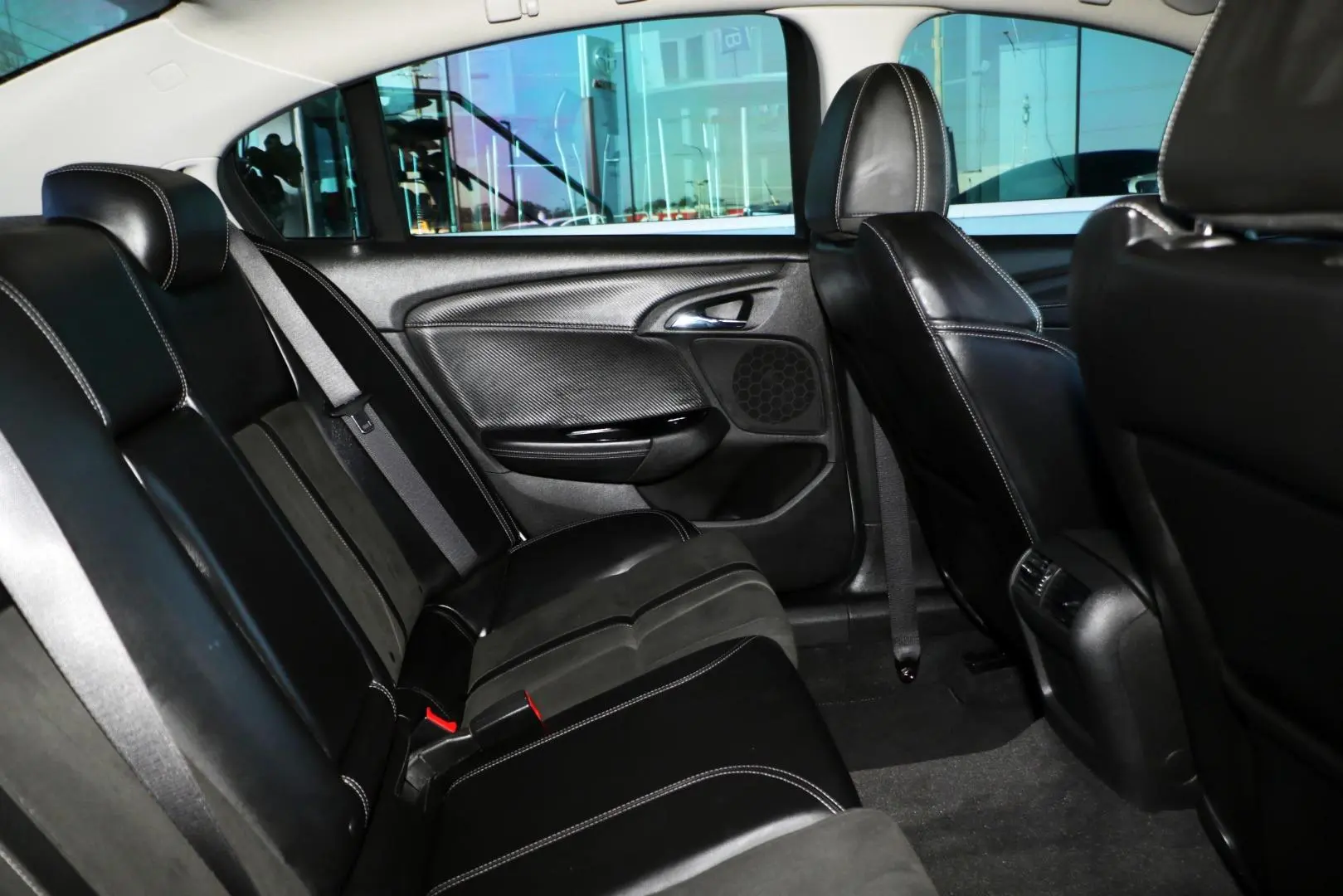 2017 Holden Commodore Gallery Image 9