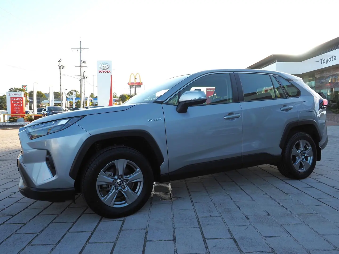 2024 Toyota RAV4 Gallery Image 9