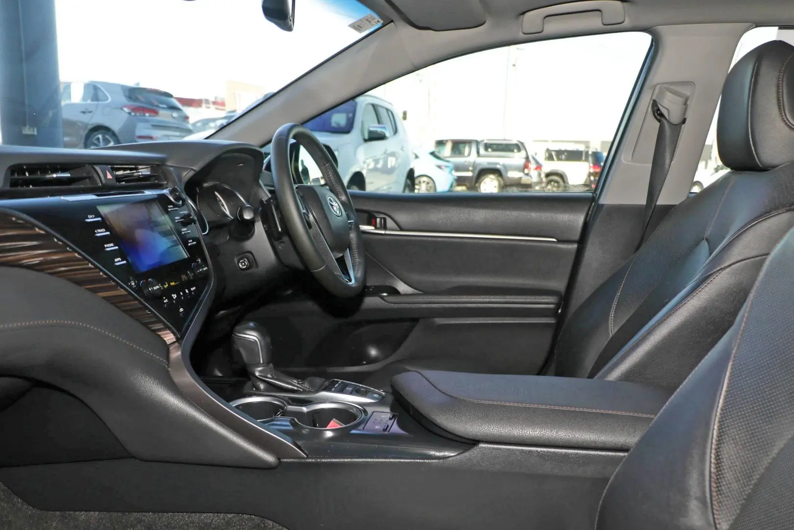 2019 Toyota Camry Gallery Image 8