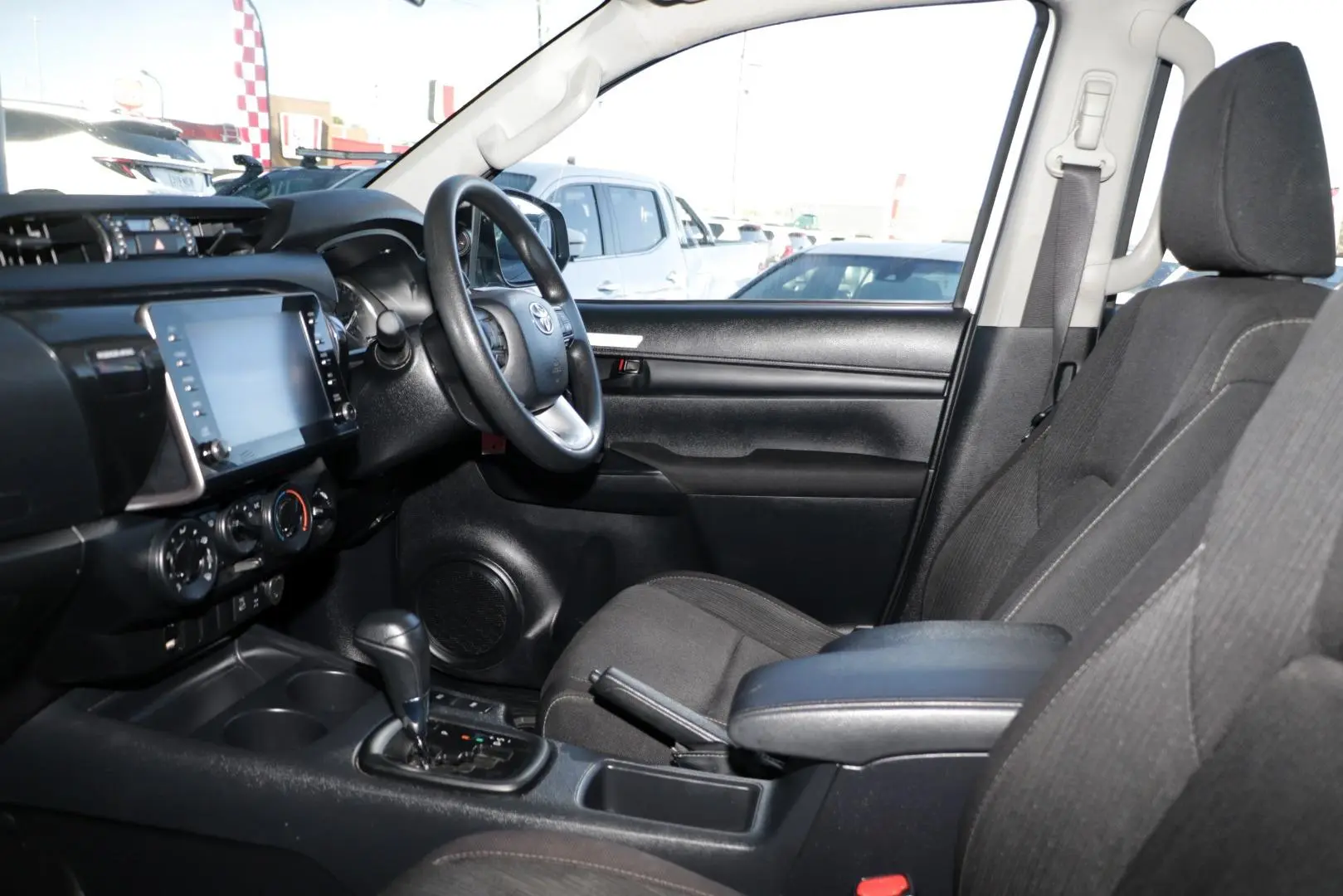 2022 Toyota Hilux Gallery Image 7