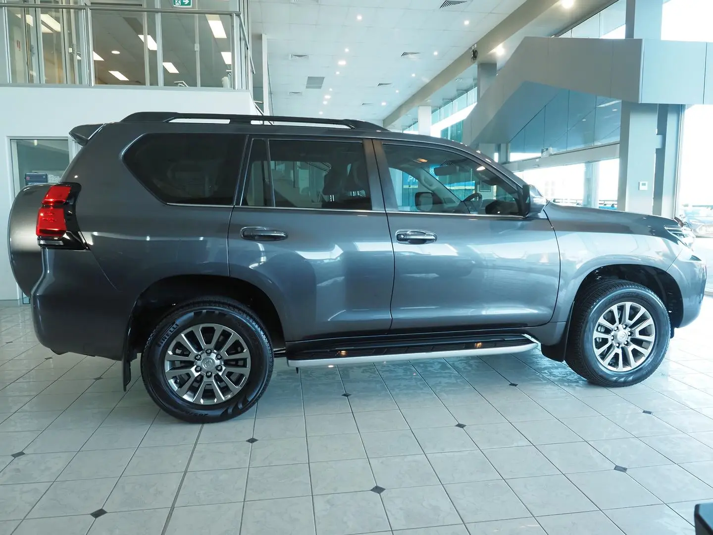 2018 Toyota Landcruiser Prado Gallery Image 7