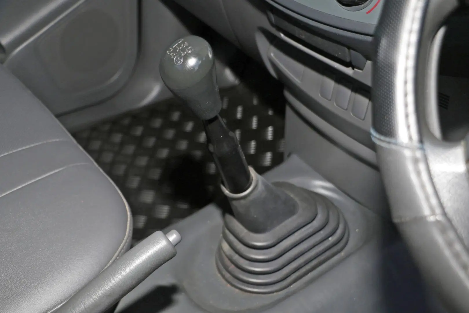 2013 Toyota Hilux Gallery Image 10