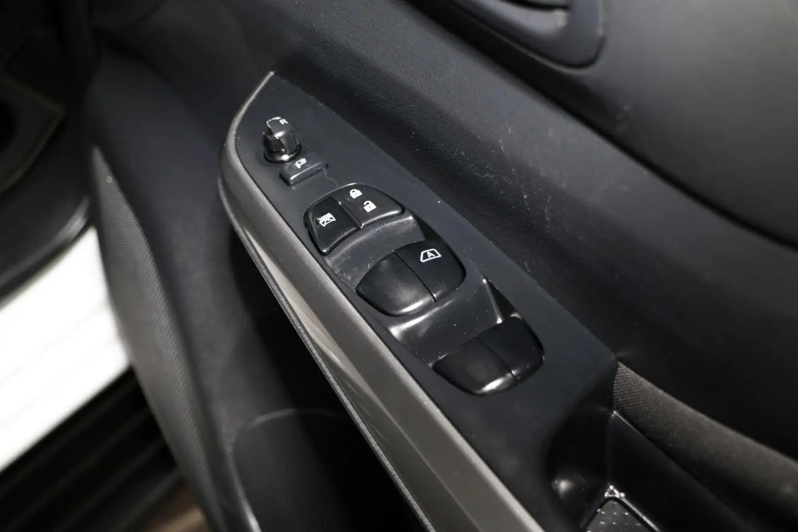2021 Nissan Navara Gallery Image 19