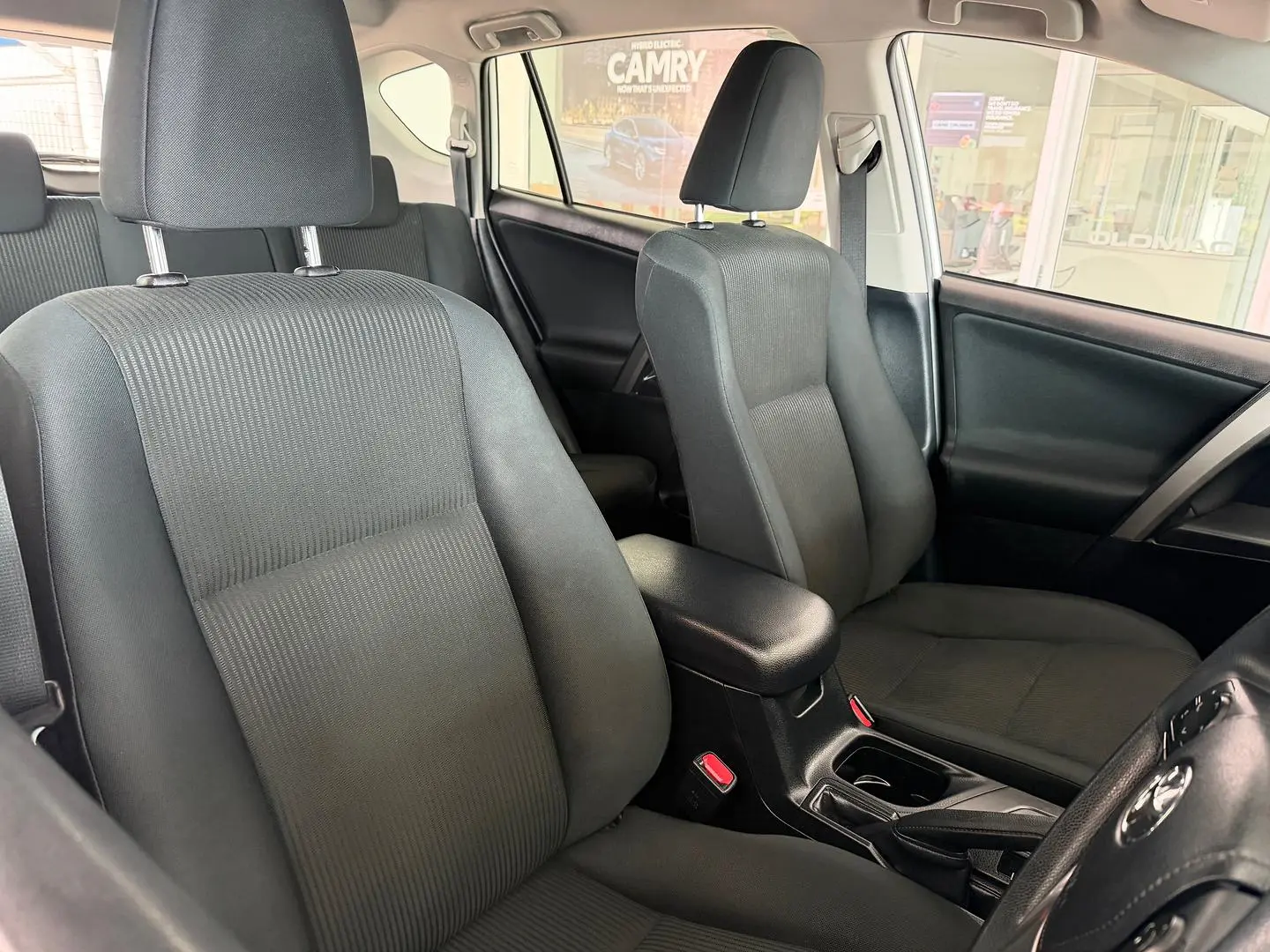 2018 Toyota RAV4 Gallery Image 6