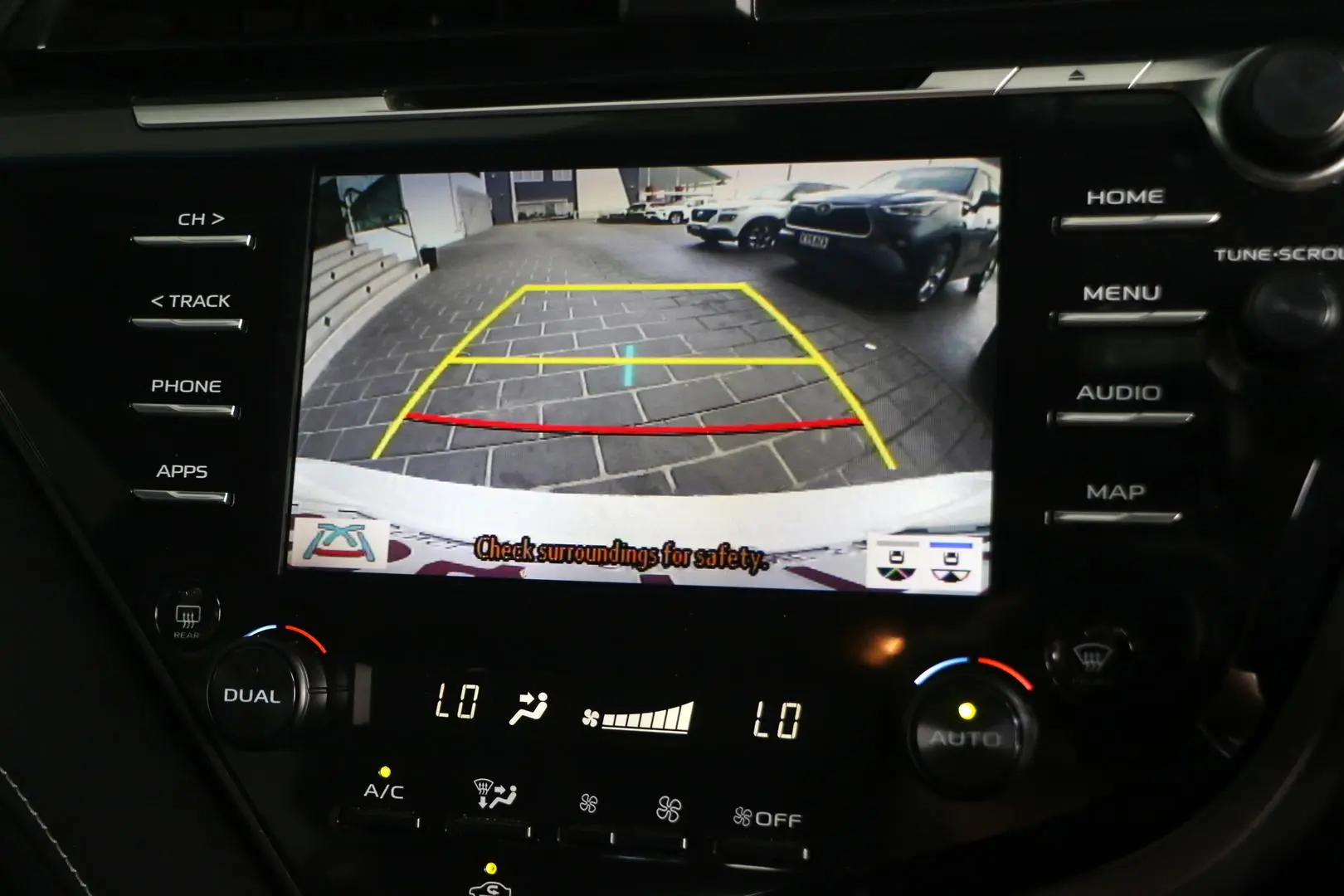 2019 Toyota Camry Gallery Image 13