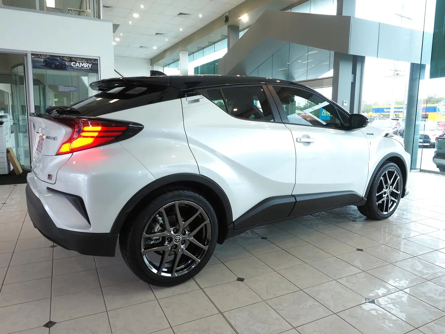 2022 Toyota C-HR Gallery Image 8
