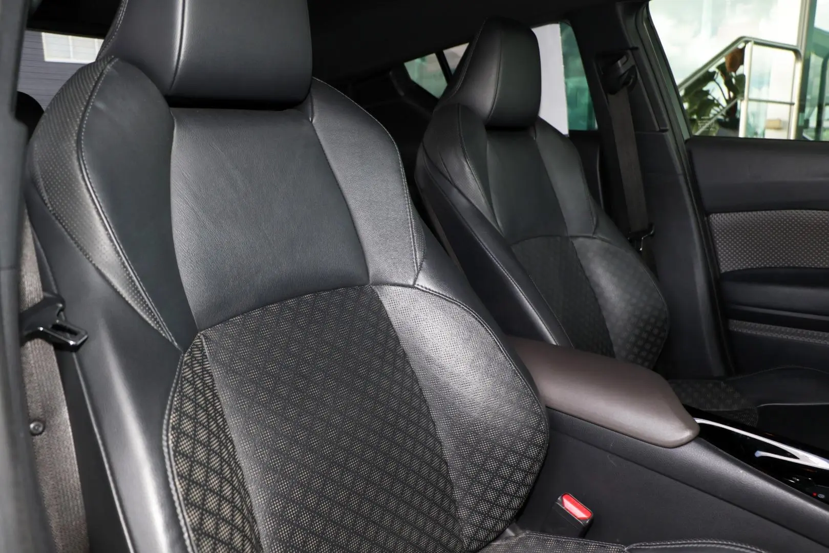 2023 Toyota C-HR Gallery Image 10