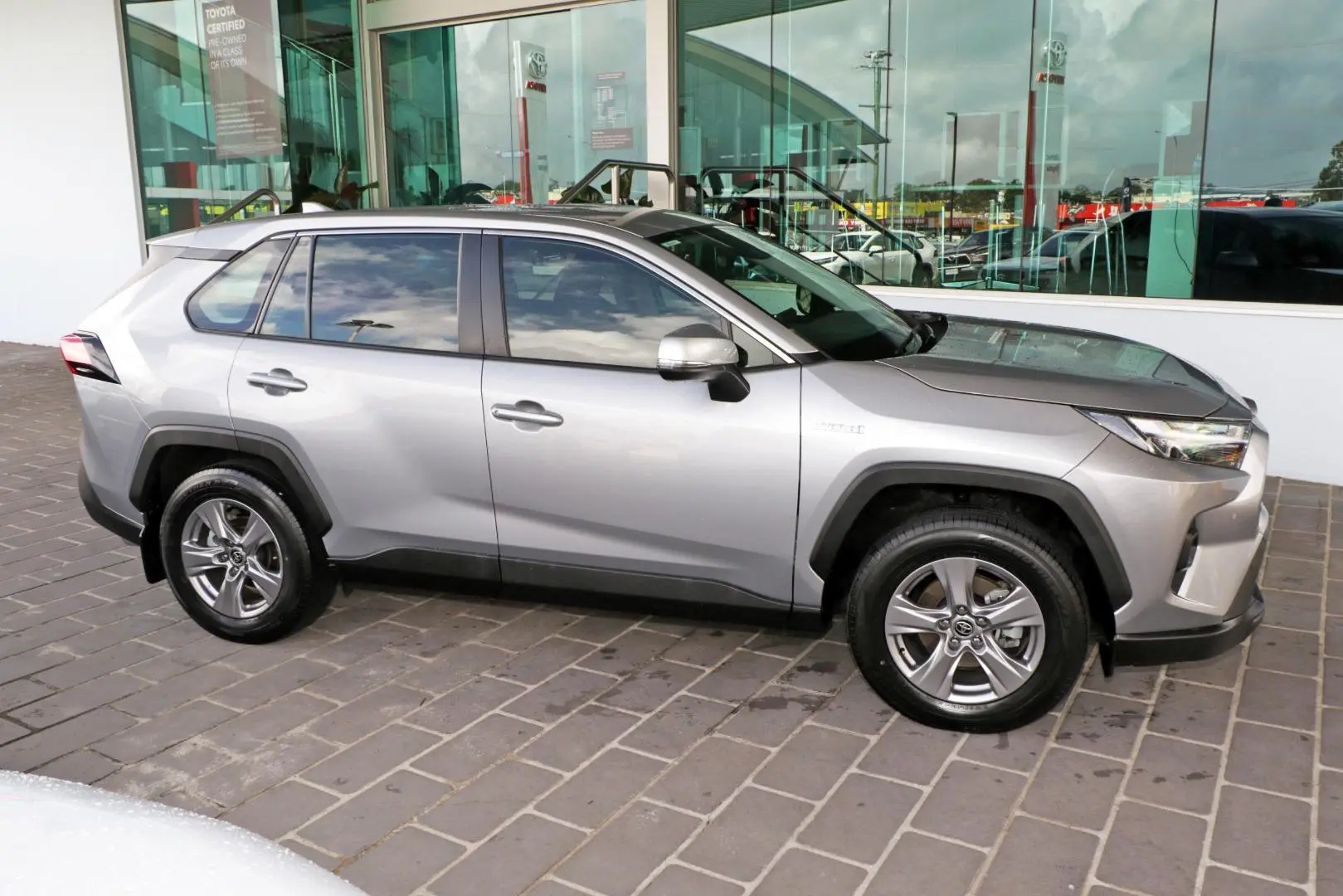 2022 Toyota RAV4 Gallery Image 6