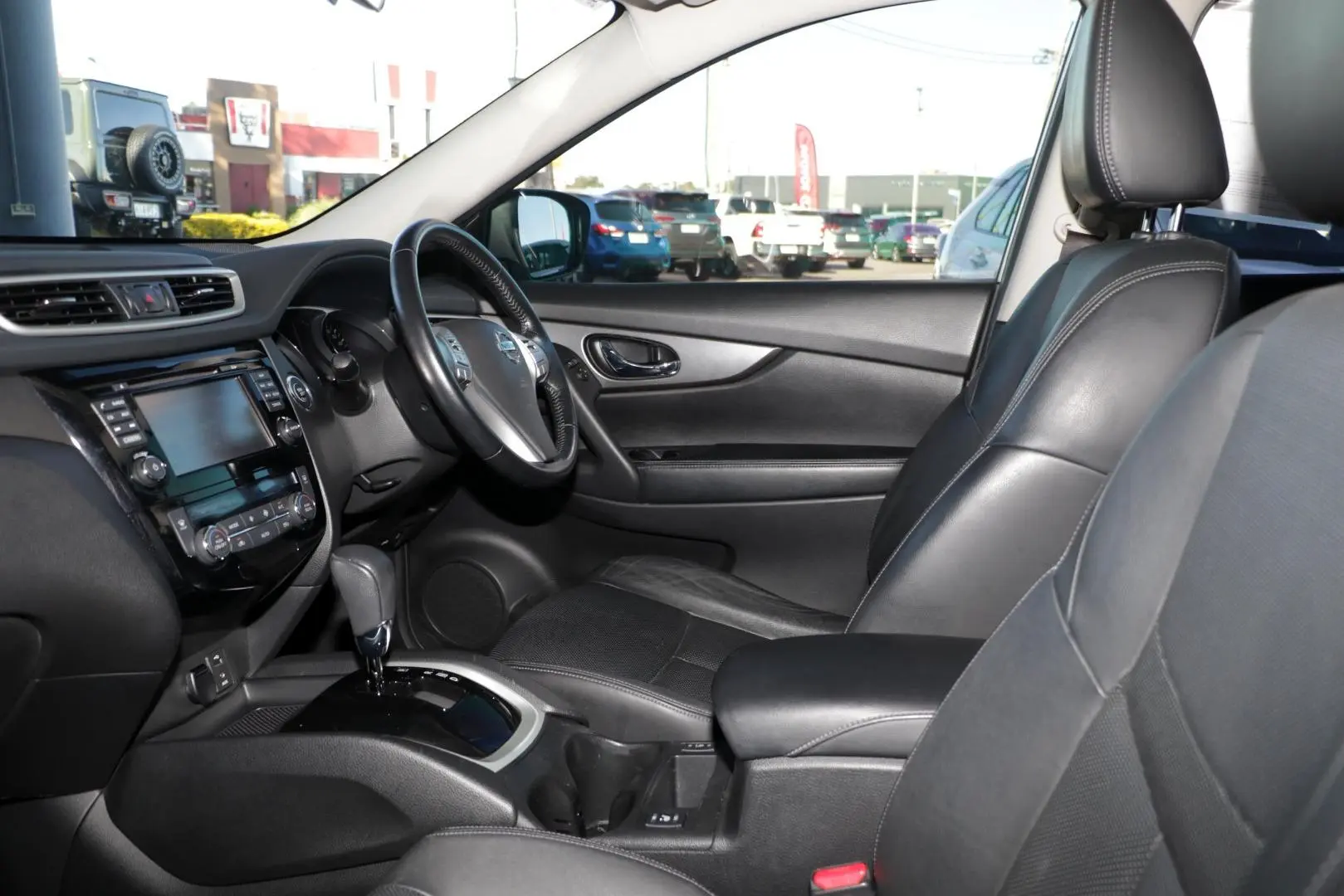 2015 Nissan X-TRAIL Gallery Image 8