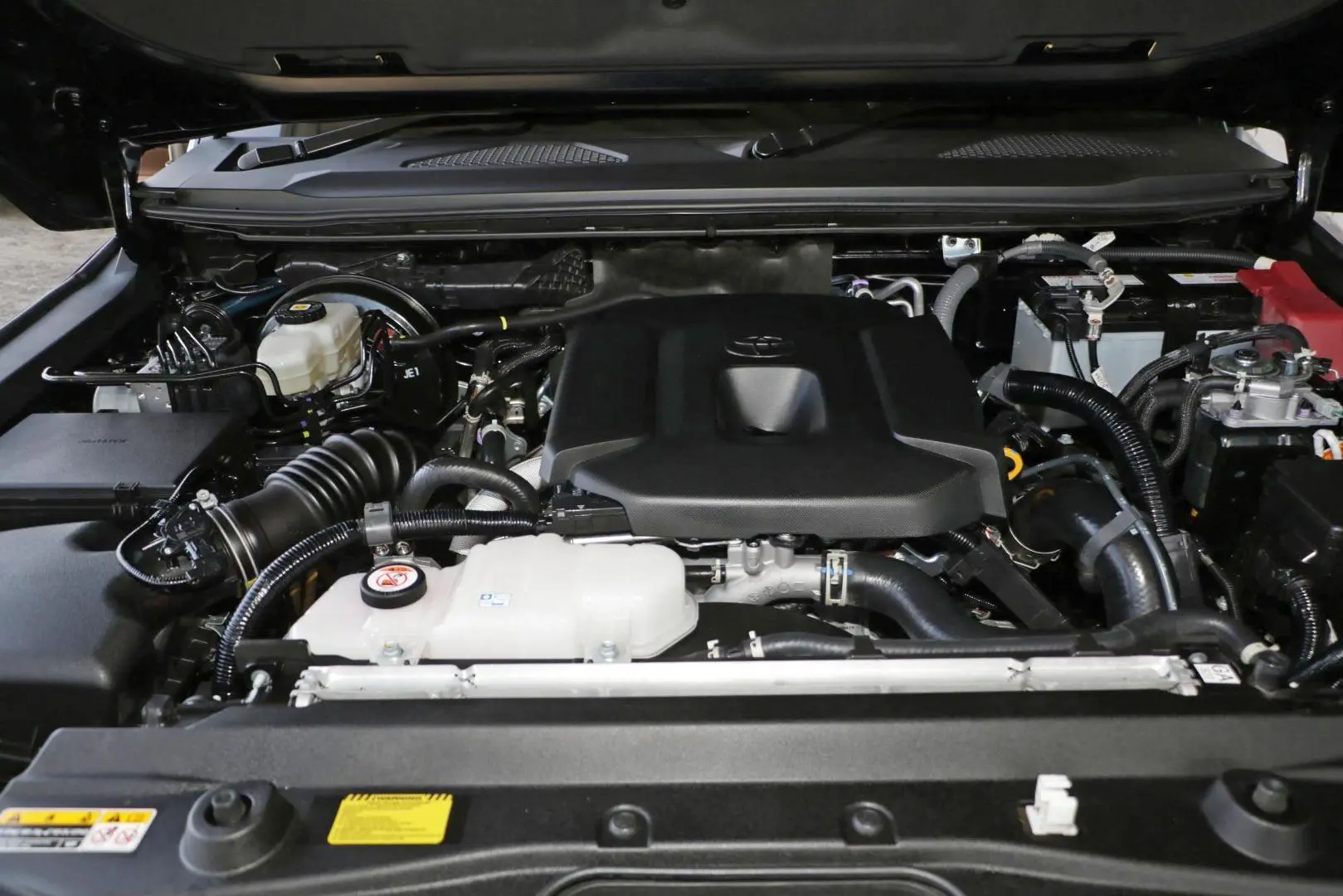 2025 Toyota Landcruiser Prado Gallery Image 21