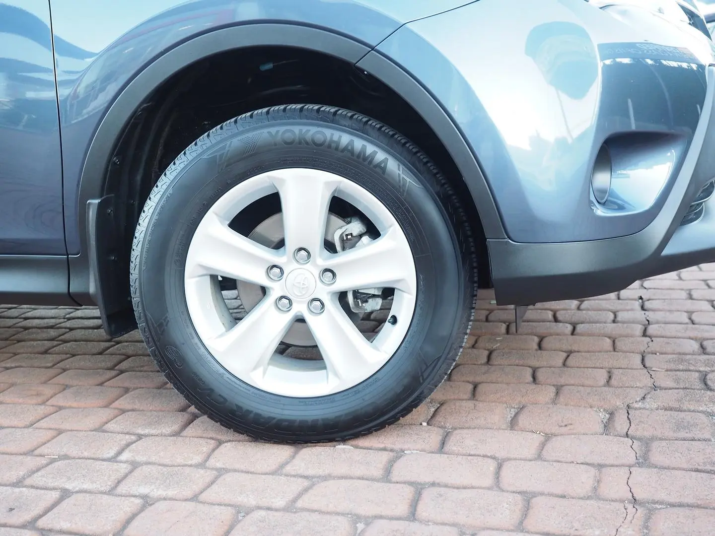 2013 Toyota RAV4 Gallery Image 10