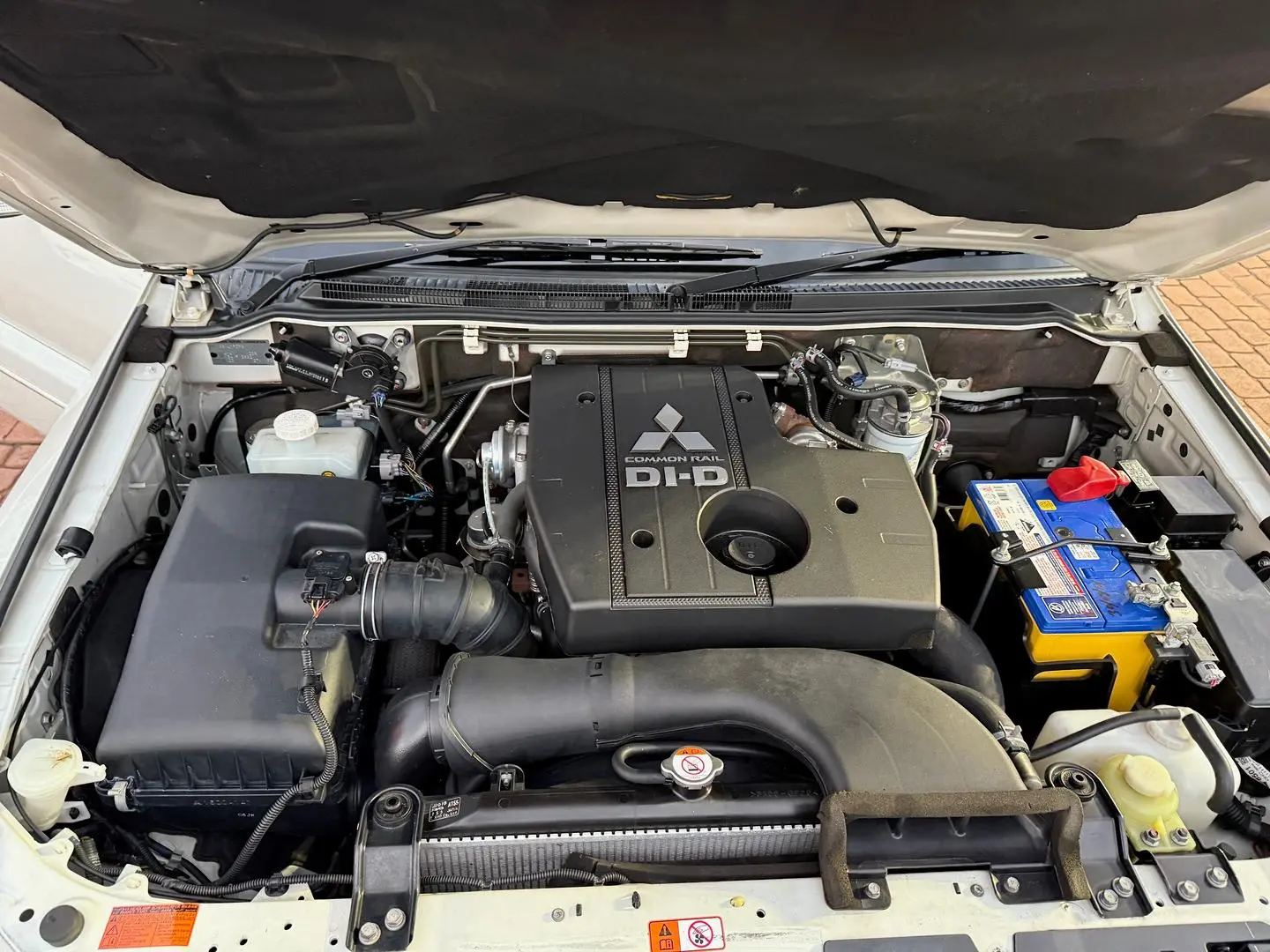 2016 Mitsubishi Pajero Gallery Image 9