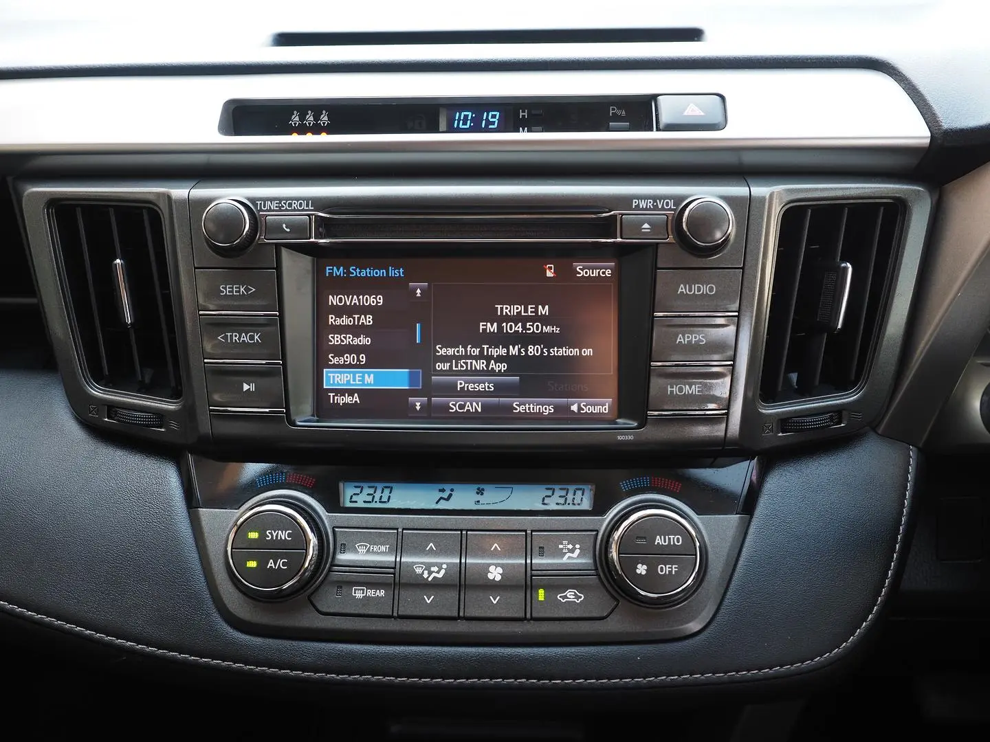 2015 Toyota RAV4 Gallery Image 18