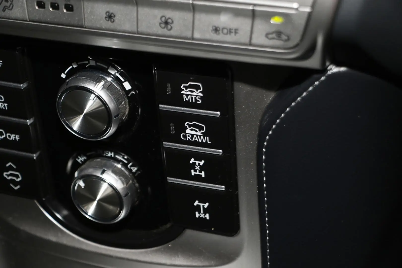 2023 Toyota Landcruiser Prado Gallery Image 18