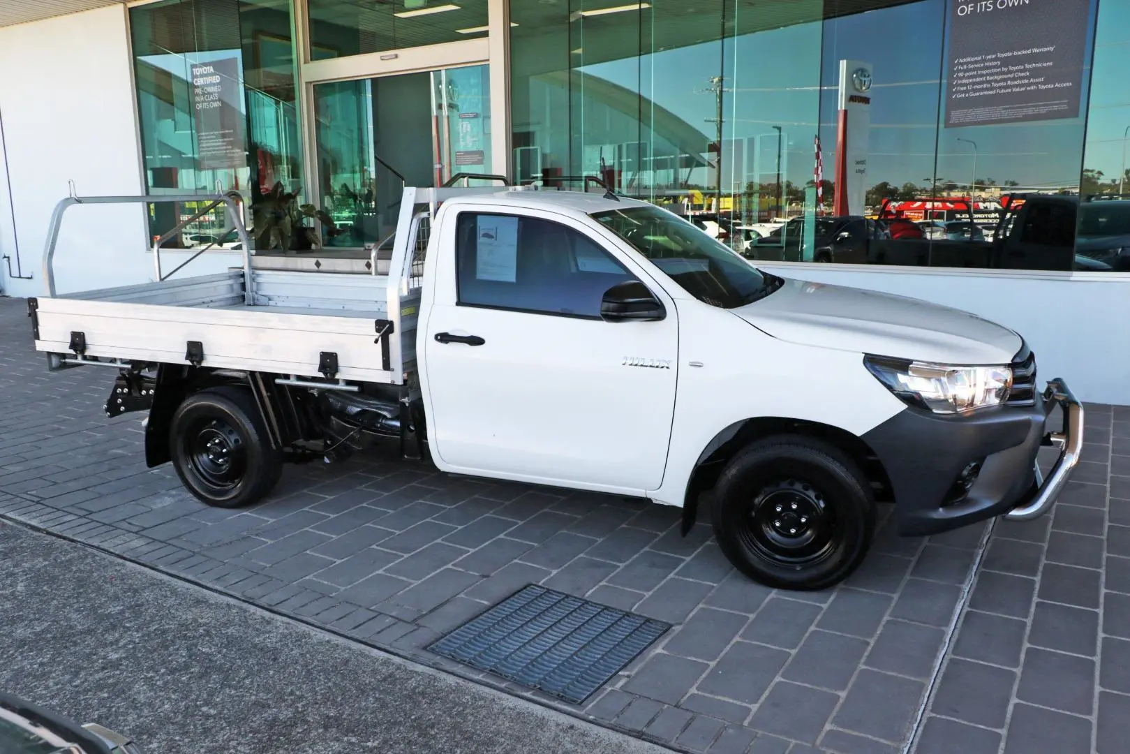 2019 Toyota Hilux Gallery Image 4