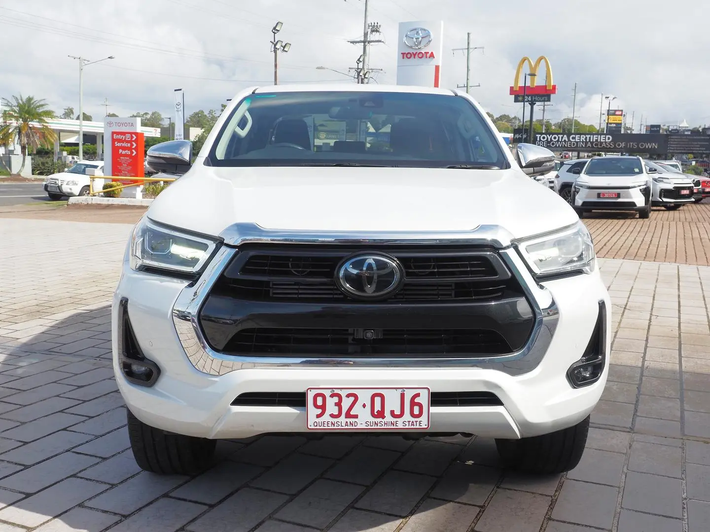 2023 Toyota Hilux Gallery Image 7