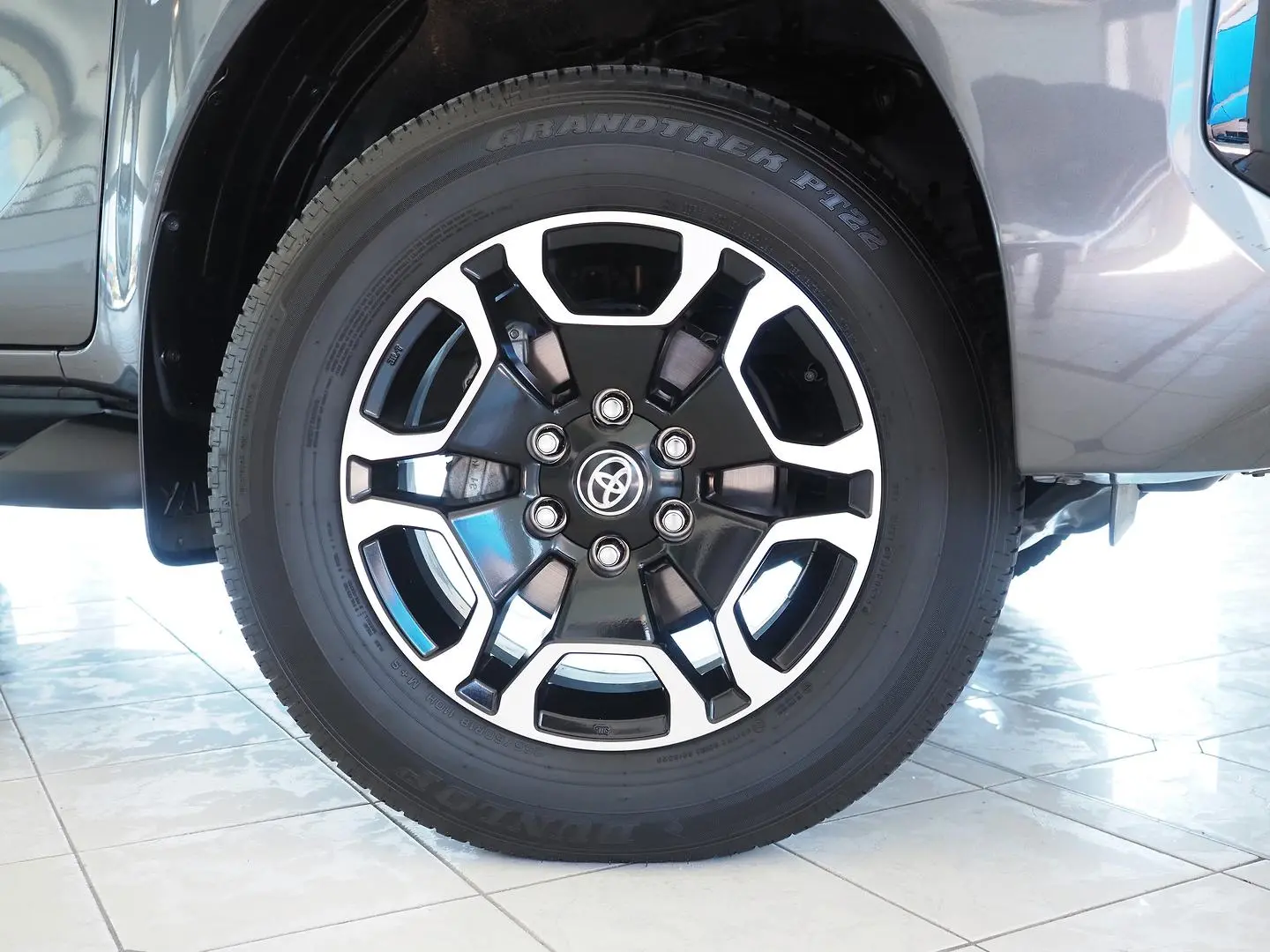 2024 Toyota Hilux Gallery Image 6