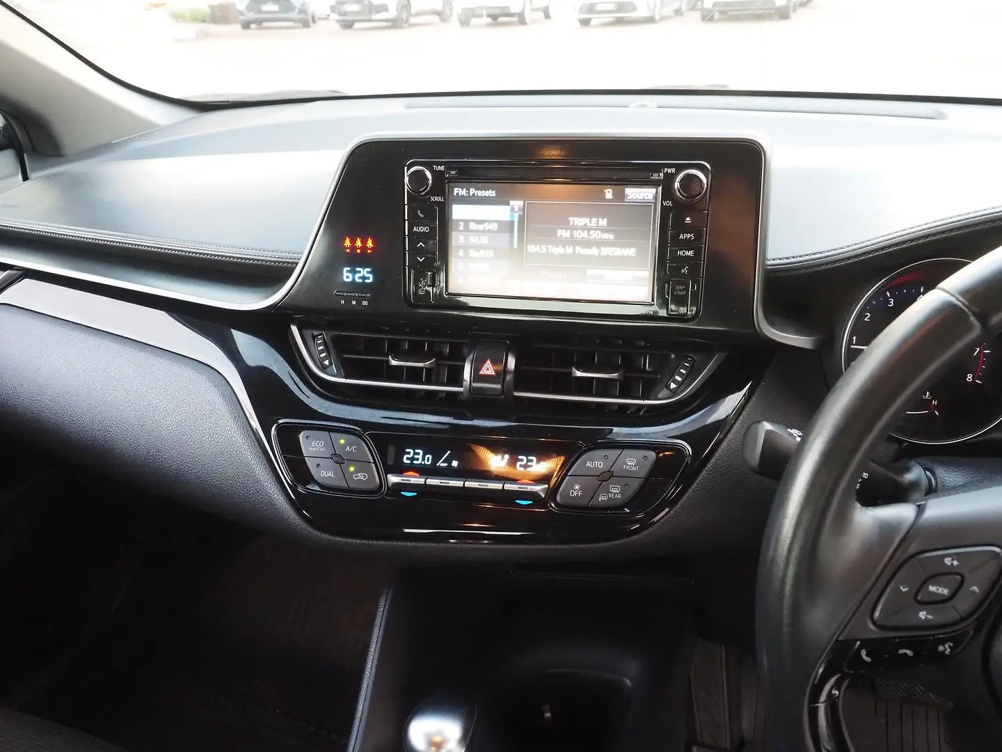 2019 Toyota C-HR Gallery Image 19