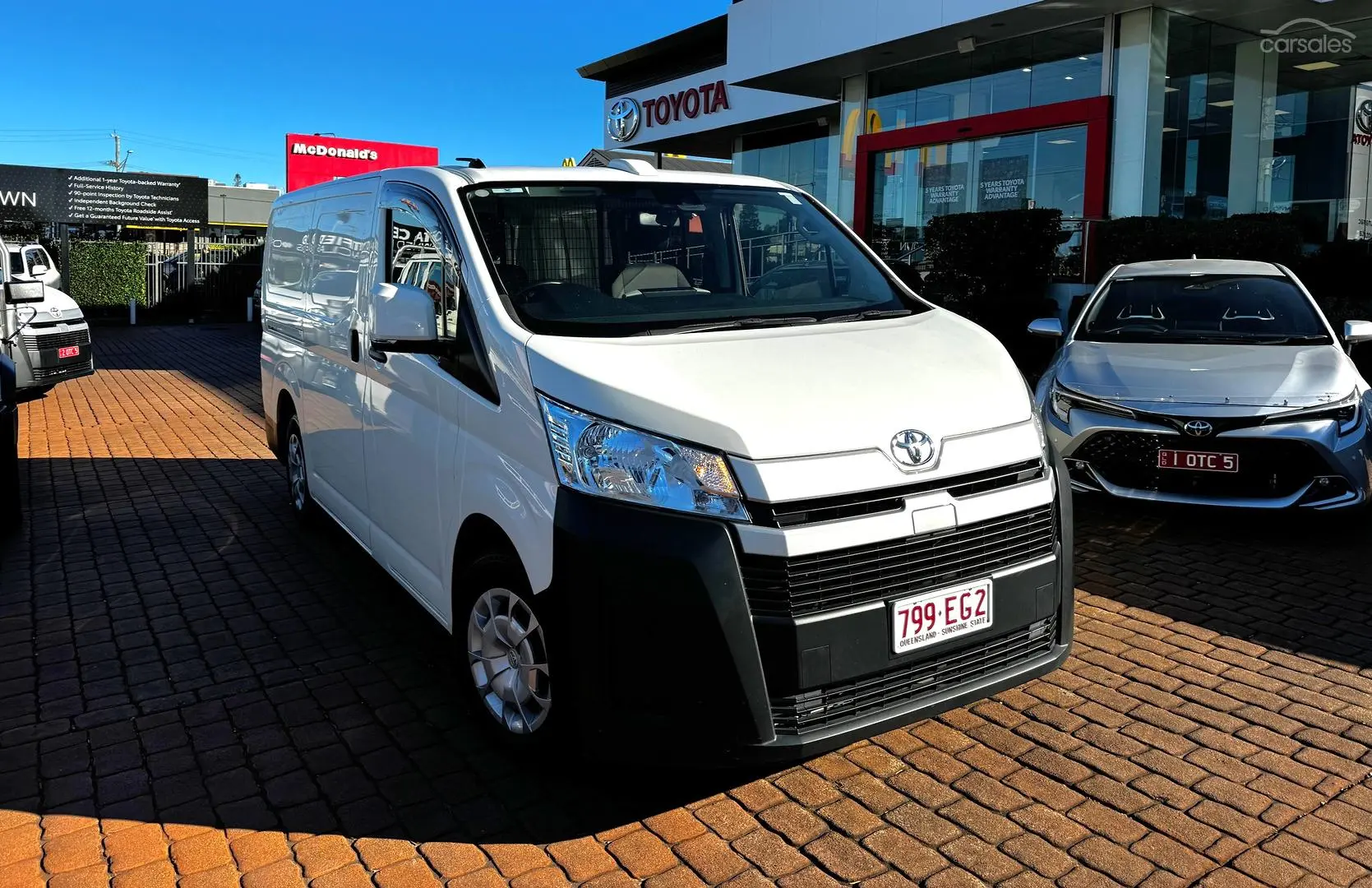 2022 Toyota Hiace Image 1