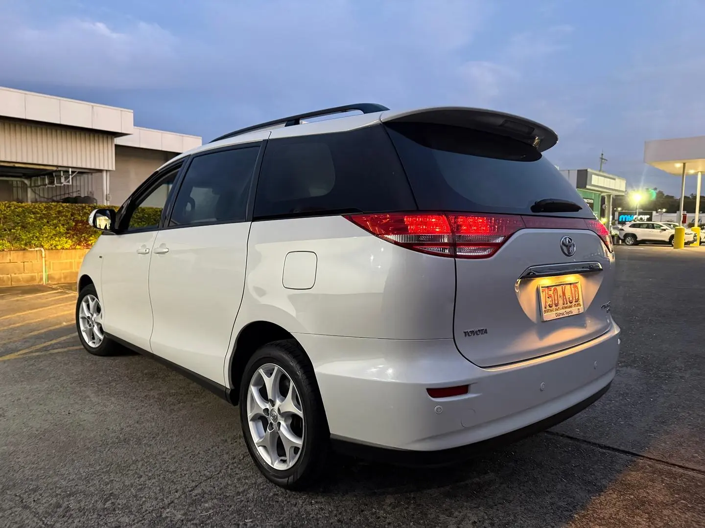 2007 Toyota Tarago Gallery Image 4