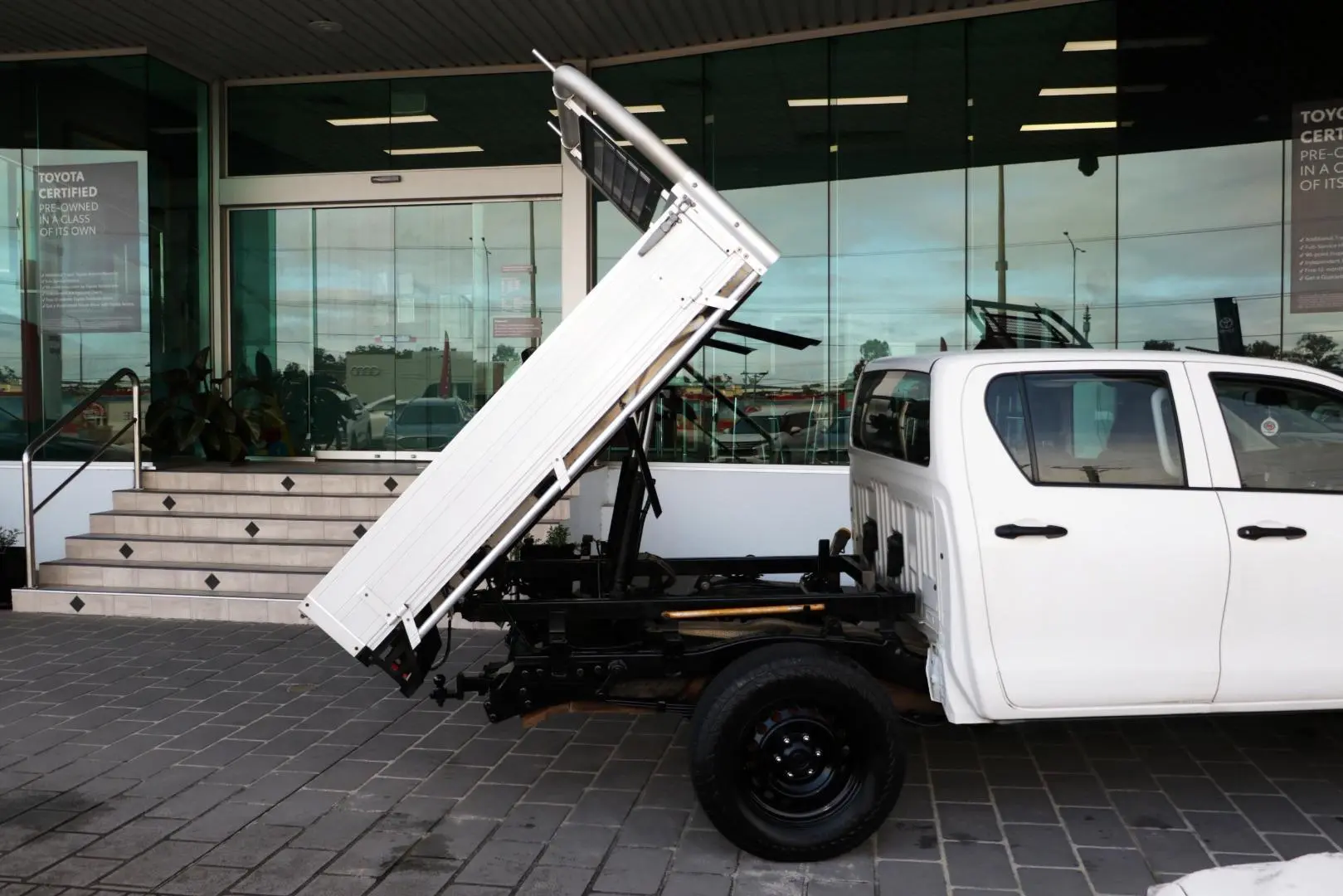 2019 Toyota Hilux Gallery Image 7