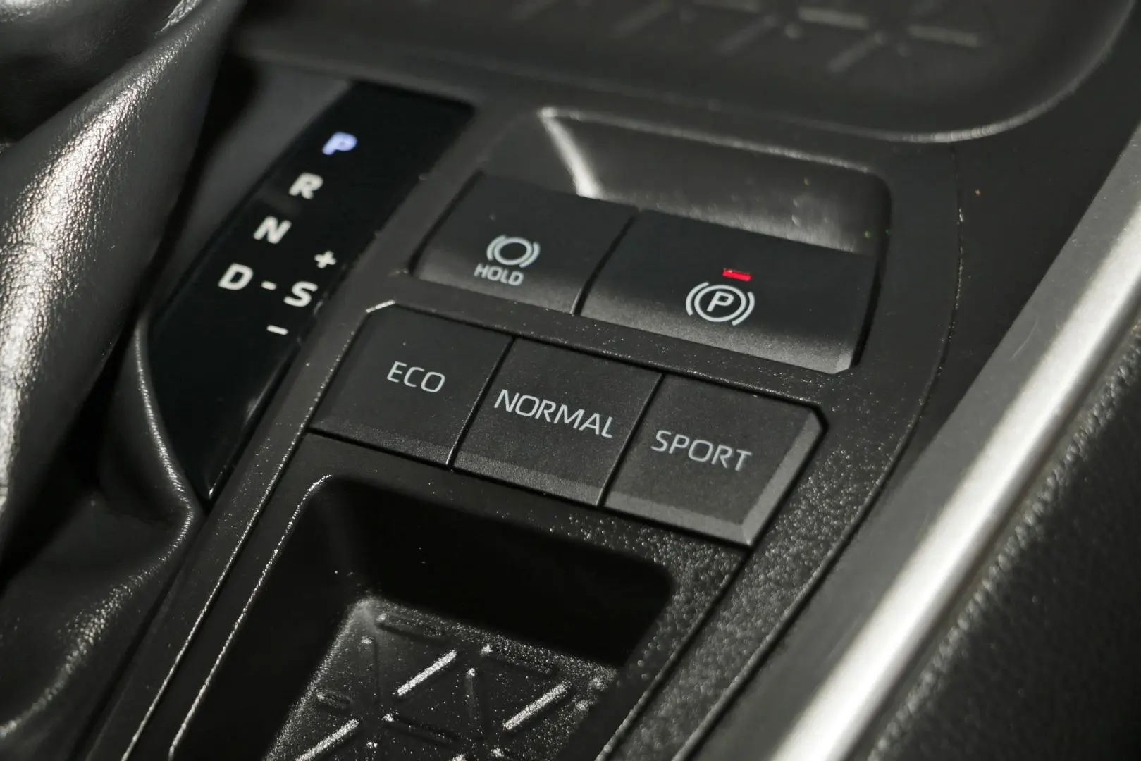 2025 Toyota RAV4 Gallery Image 15