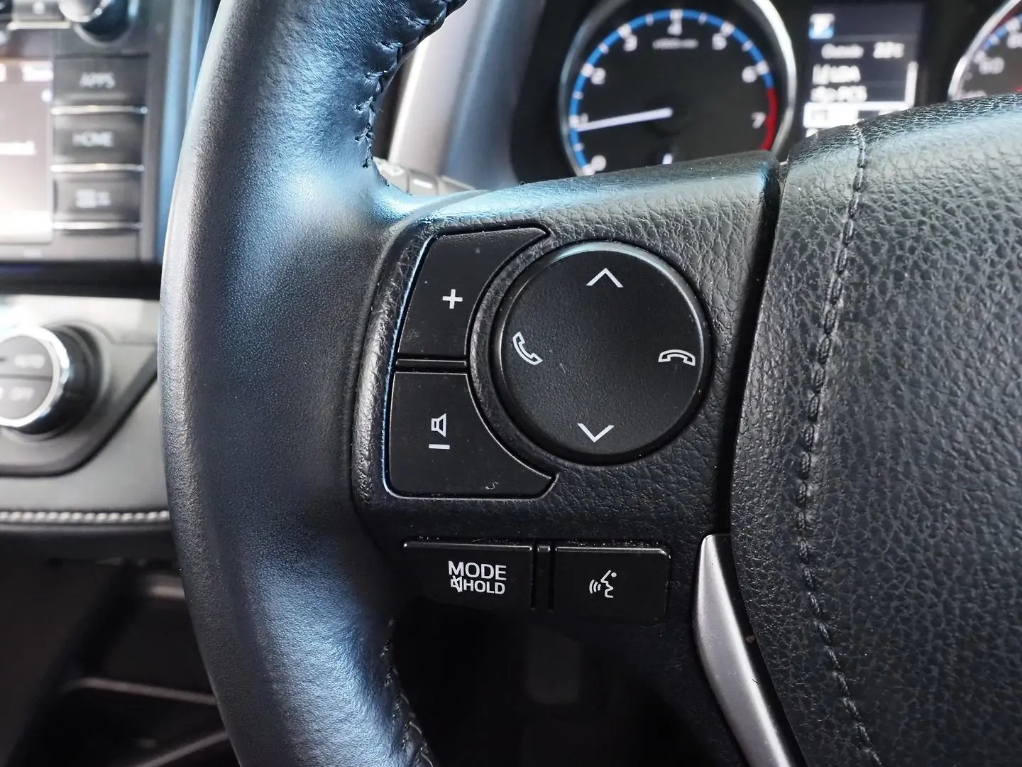 2018 Toyota RAV4 Gallery Image 25
