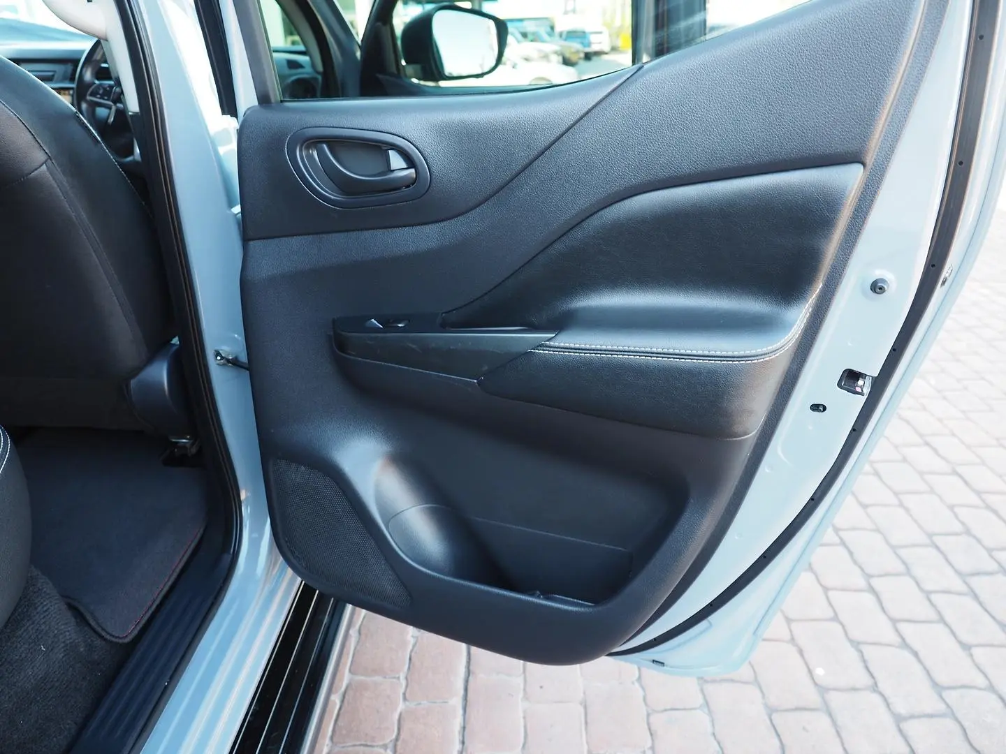 2021 Nissan Navara Gallery Image 23