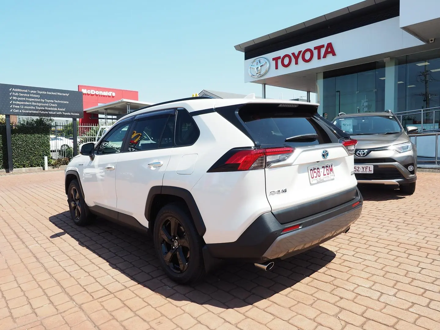 2019 Toyota RAV4 Image 8