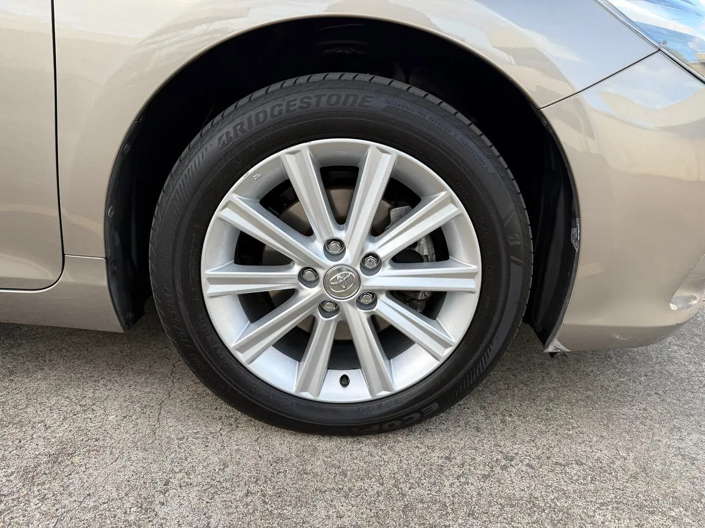 2016 Toyota Camry Gallery Image 11