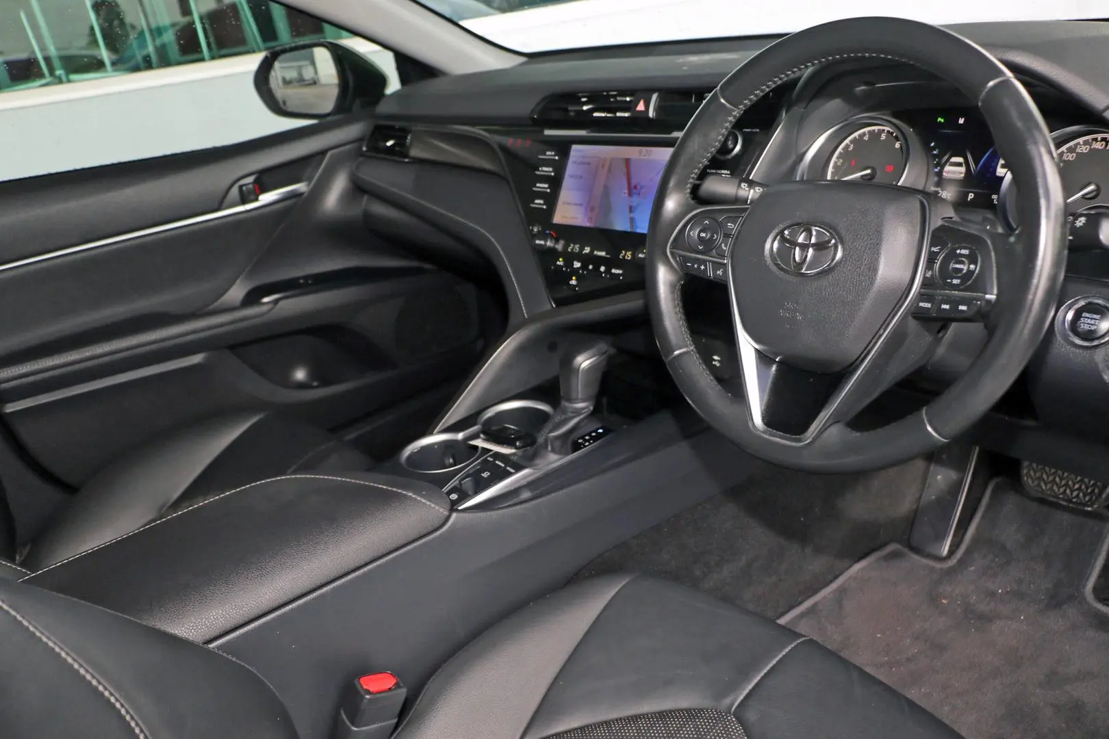 2019 Toyota Camry Gallery Image 7