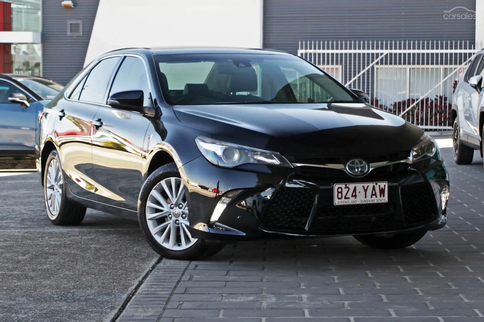 2016 Toyota Camry Image 1