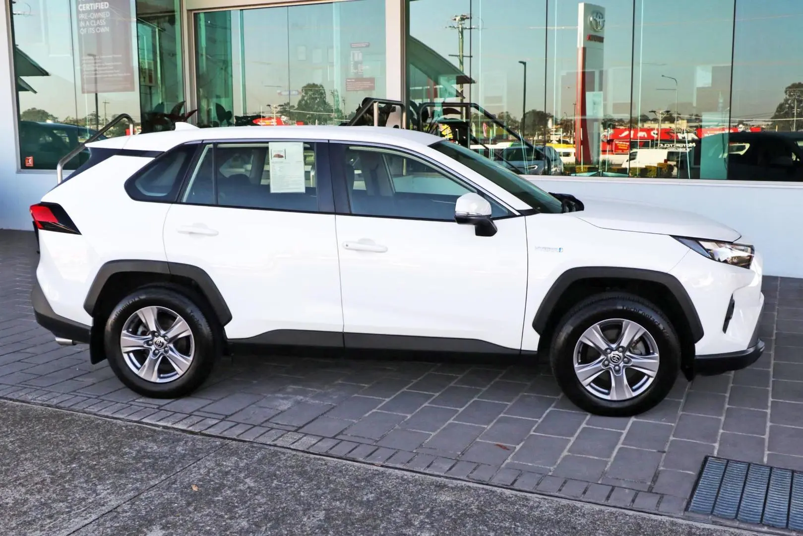 2022 Toyota RAV4 Gallery Image 5