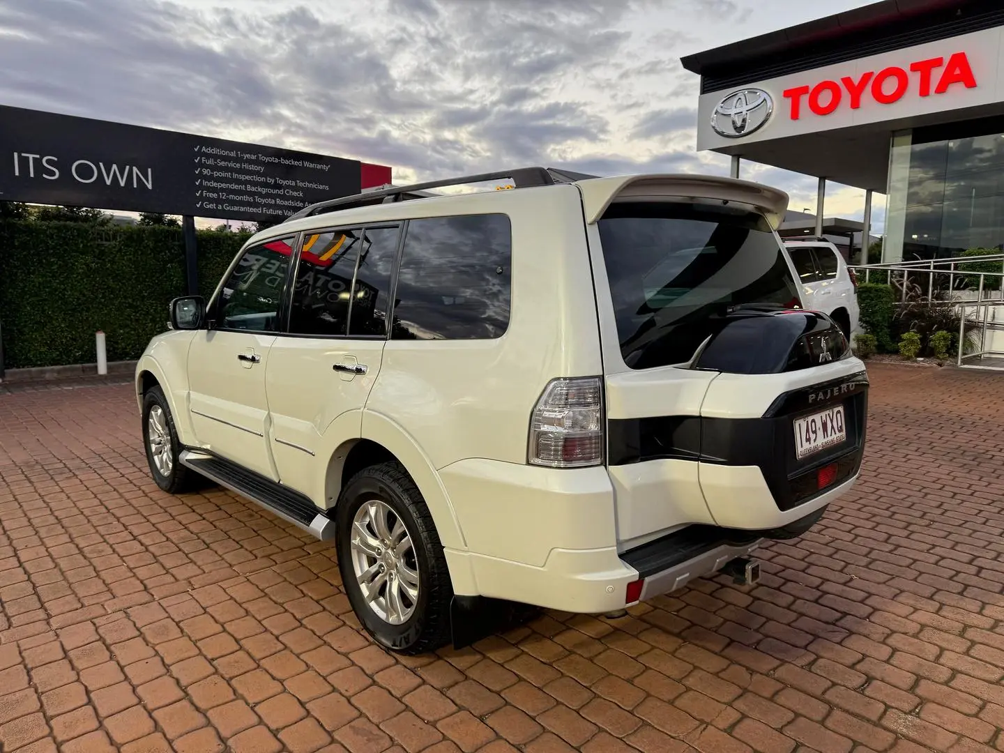 2016 Mitsubishi Pajero Gallery Image 5
