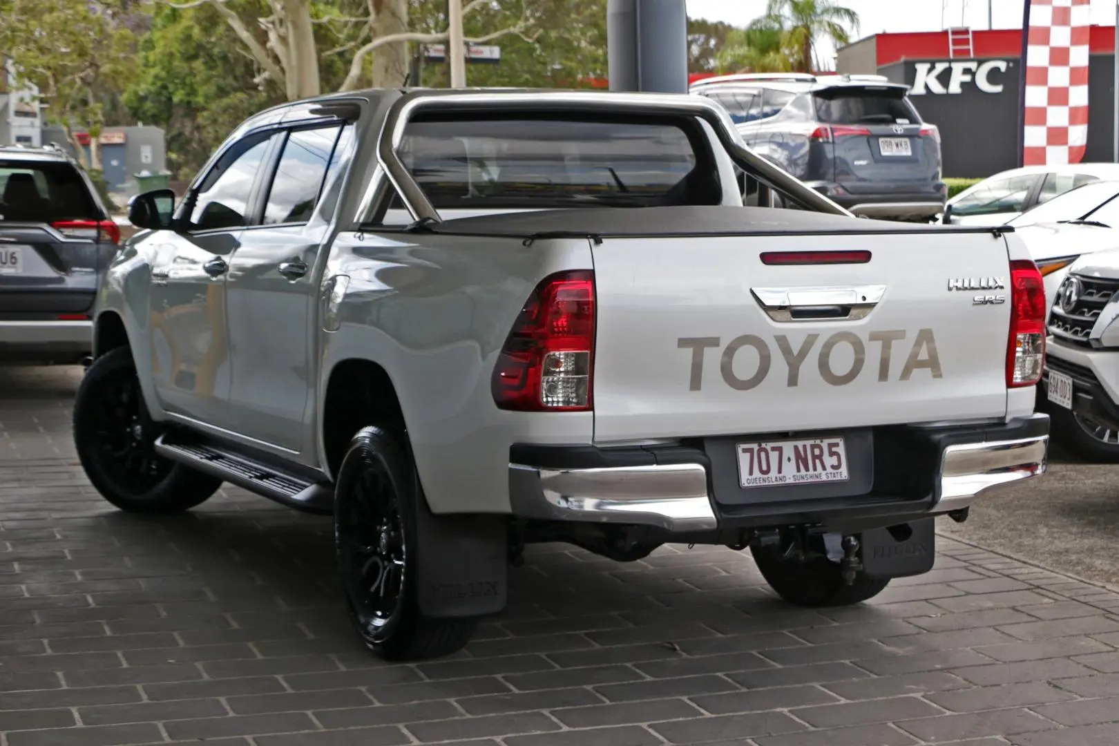 2018 Toyota Hilux Gallery Image 2