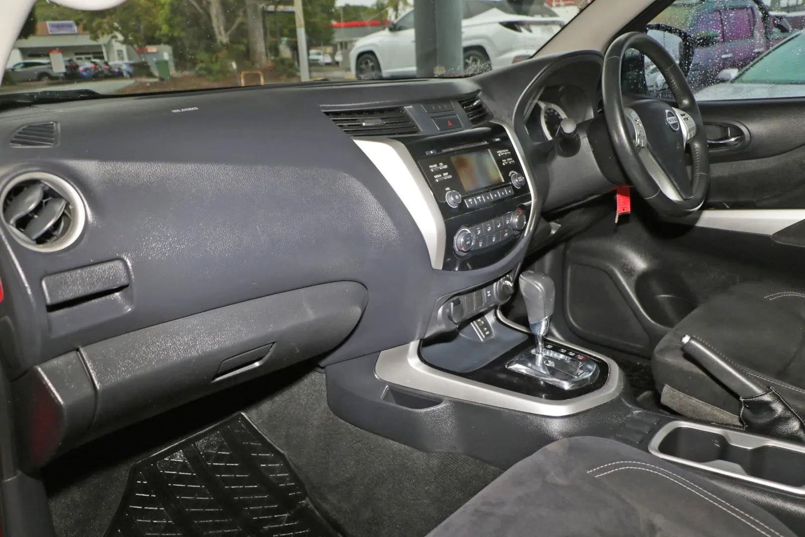 2016 Nissan Navara Gallery Image 7