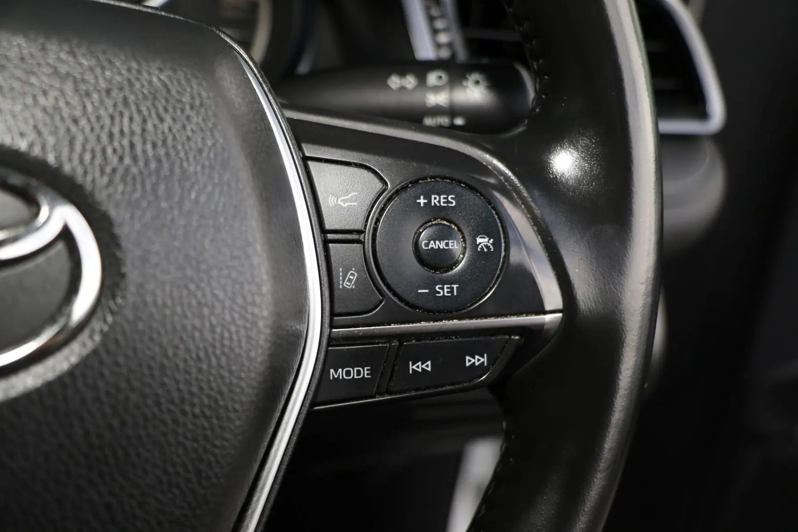 2019 Toyota Camry Gallery Image 18