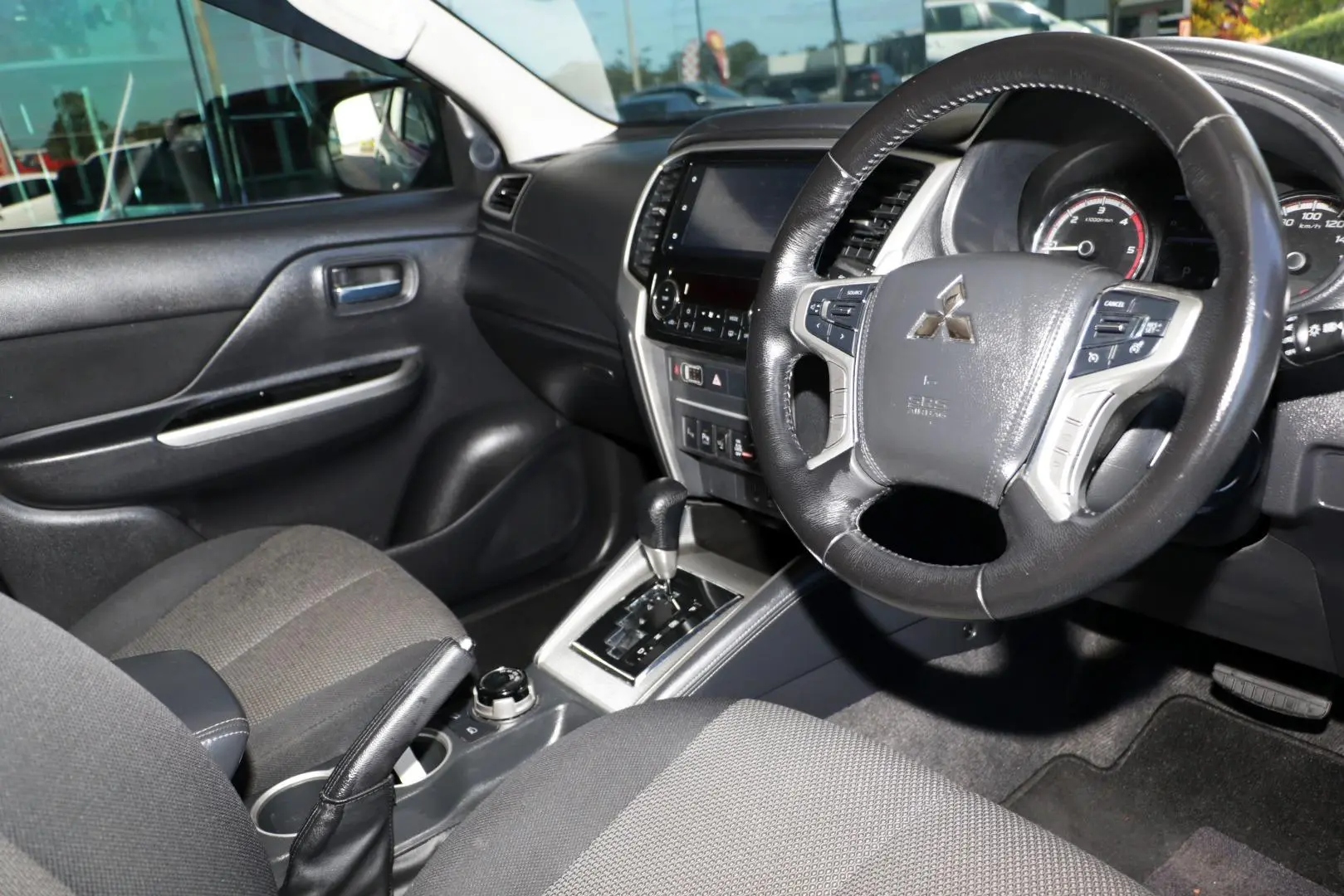 2022 Mitsubishi Triton Gallery Image 6