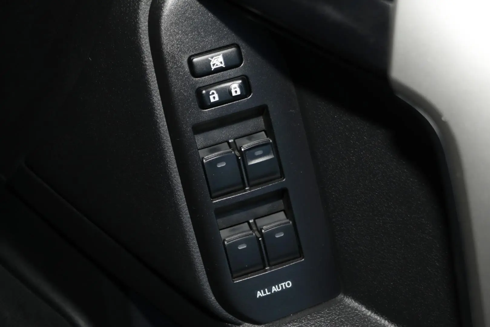 2022 Toyota Landcruiser Prado Gallery Image 18