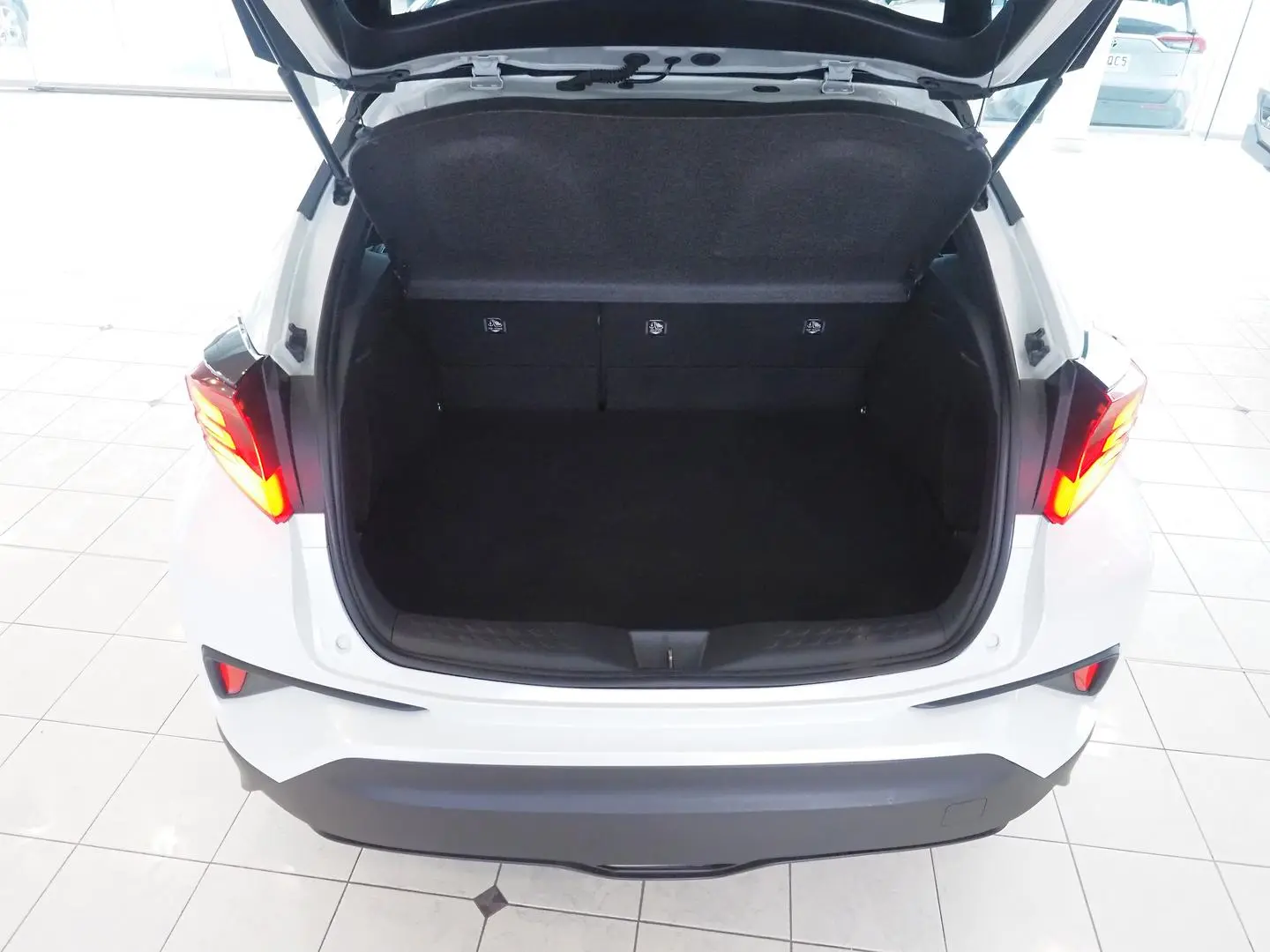 2022 Toyota C-HR Gallery Image 14