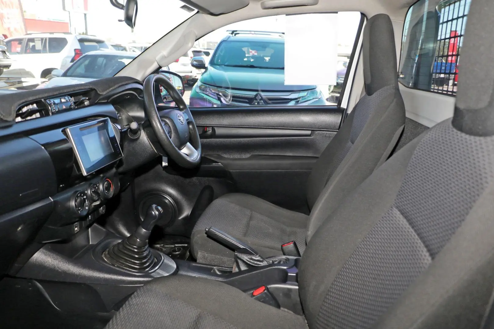 2019 Toyota Hilux Gallery Image 7