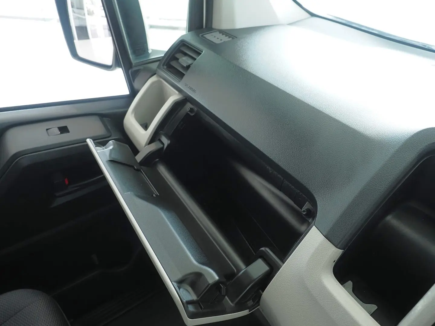 2019 Toyota Hiace Gallery Image 23