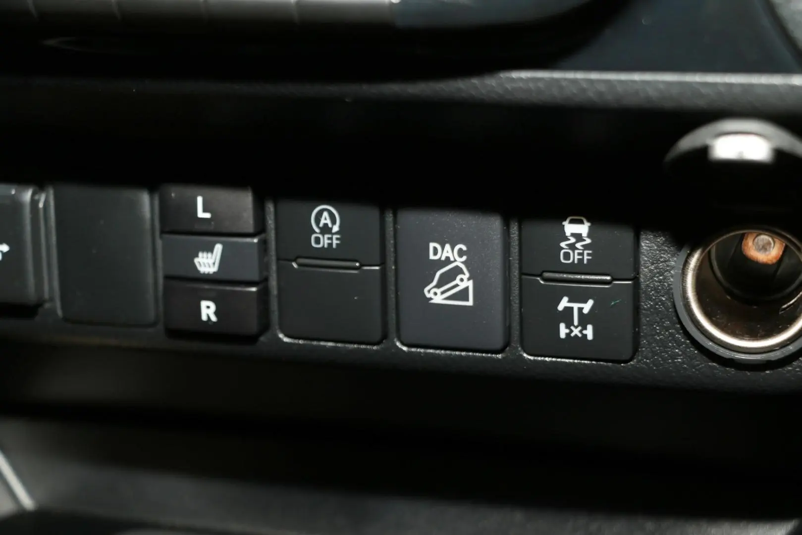 2025 Toyota Hilux Gallery Image 13