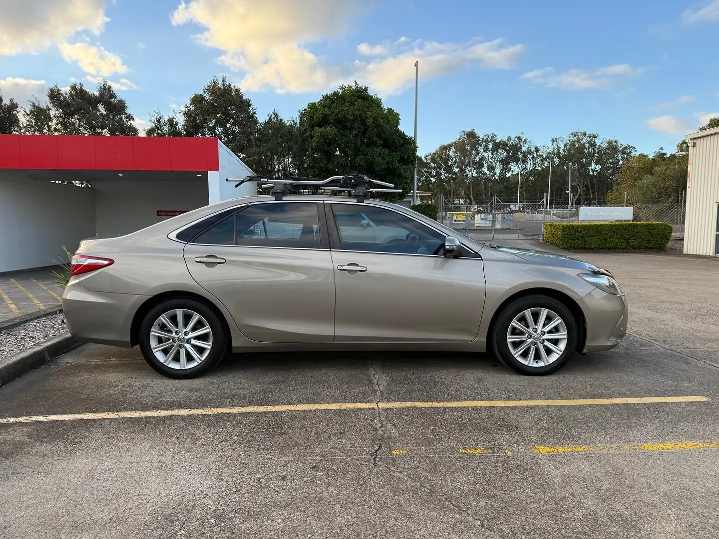 2016 Toyota Camry Gallery Image 7