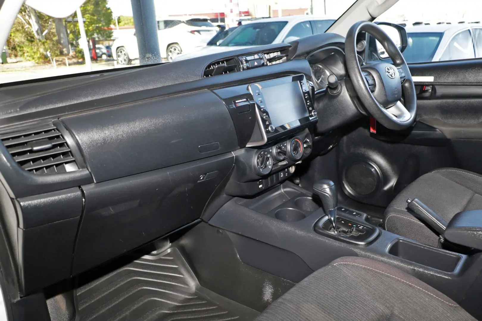 2022 Toyota Hilux Gallery Image 7