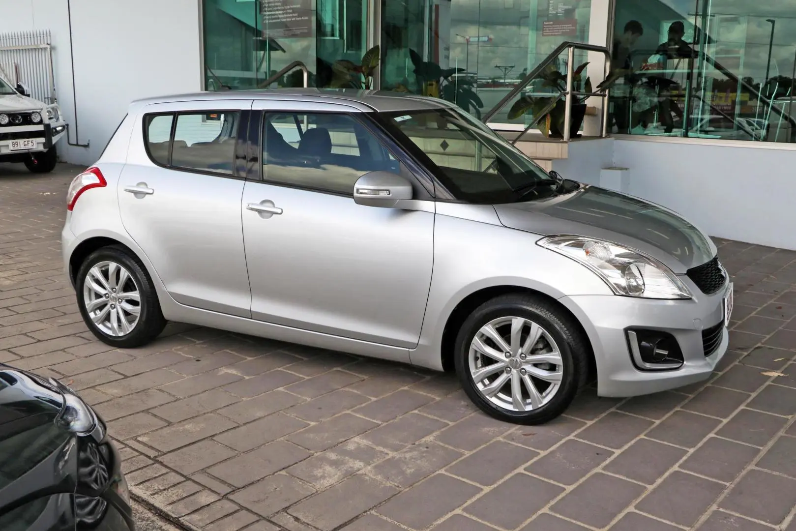 2015 Suzuki Swift Gallery Image 5